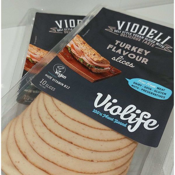 Ковбаса з рослинної сировини Viodeli зі смаком індички, 100 г MV-001 фото